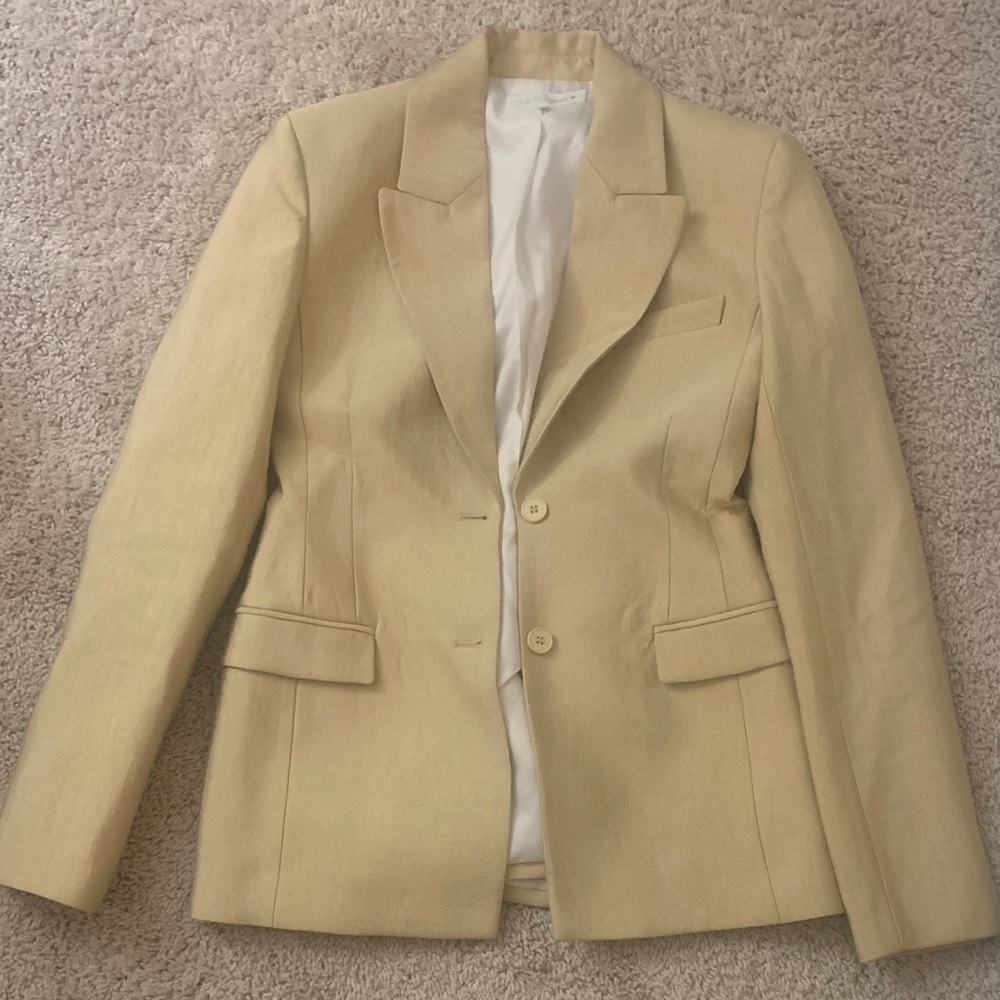 Blogger’s Favorite Zara Gold Women's Blazer with nipped waist - Picture 3 of 6